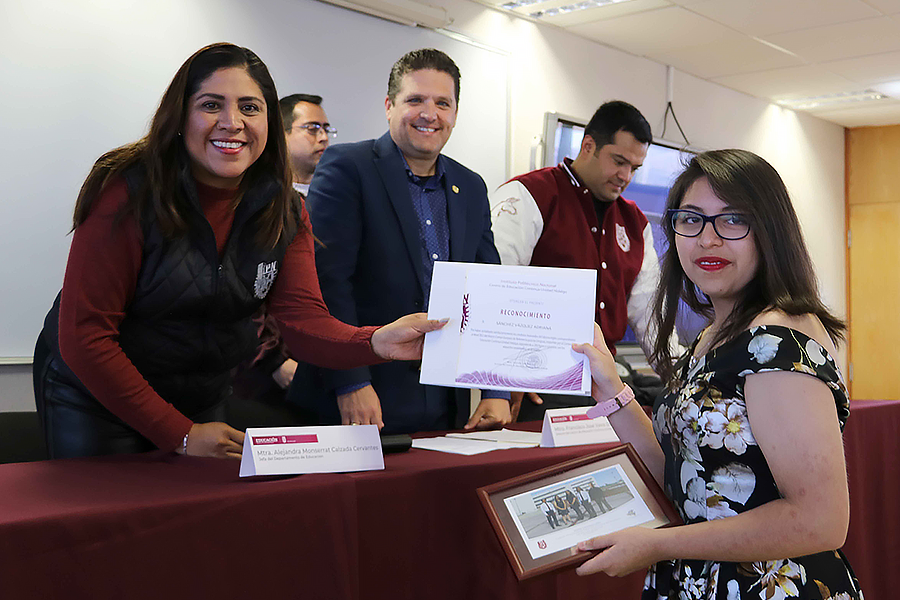 Ceremonia de graduación de la VI generación del Programa Académico de ...