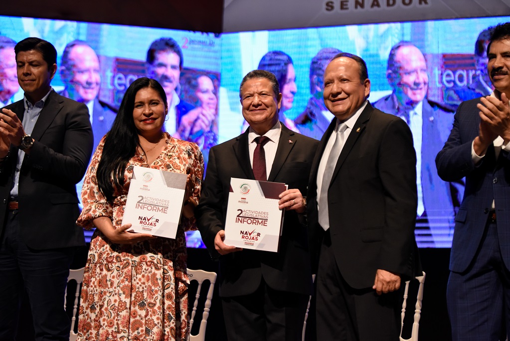 Asiste Julio Menchaca a segundo informe de labores del senador Navor